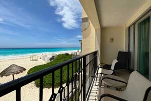 Royal Jacuzzi Suite Ocean Front at Grand Park Royal Cancún